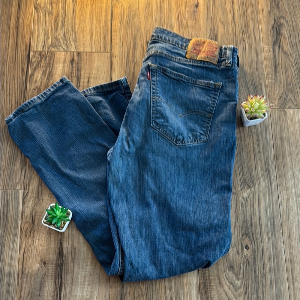 Women’s Blue Jeans. Levi’s 36 W 32 L
